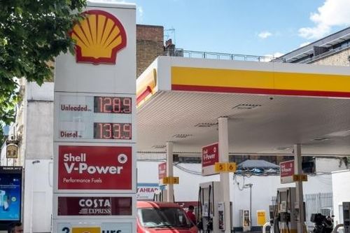 Shell bắt đầu đóng cửa các trạm xăng ở Nga