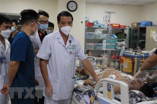 Đưa bệnh nhân nguy kịch từ Trường Sa về đất liền bằng trực thăng