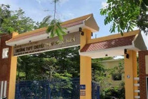 Kỷ luật Hiệu phó bắt học sinh ăn thức ăn lấy từ thùng rác ở Cà Mau