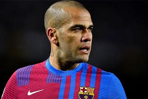 Alves muốn gia hạn hợp đồng với Barcelona, nhắm suất đá chính World Cup 2022