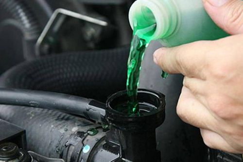 Đôi vợ chồng tại Hà Nội nhập viện do uống nhầm nước làm mát ô tô
