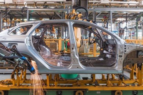 Renault đóng cửa nhà máy và bán toàn bộ tài sản cho chính phủ Nga