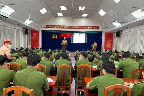 TPHCM: Người dân 5 huyện đến công an xã đăng ký biển số xe máy từ 21/5