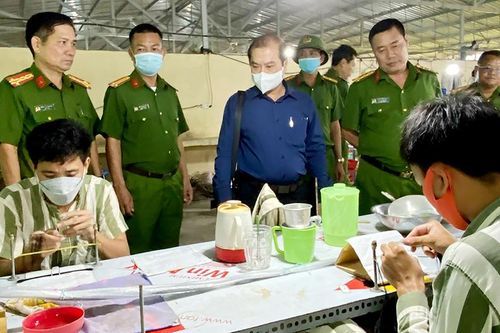 Đào tạo nghề cho phạm nhân ngoài trại giam