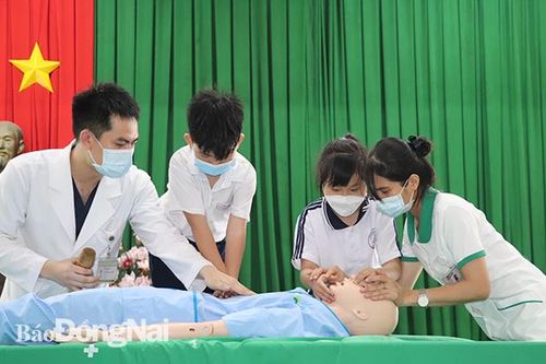 Tuyên truyền phòng chống đuối nước cho gần 1.000 học sinh