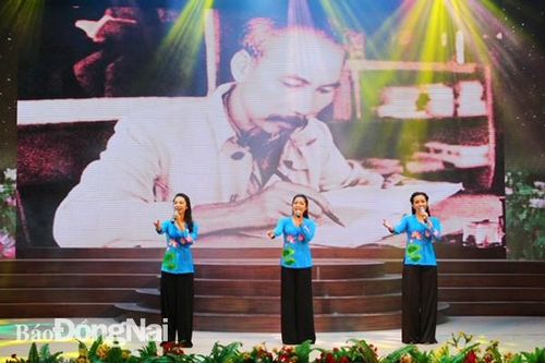 Nhiều chương trình nghệ thuật kỷ niệm 132 năm Ngày sinh của Bác
