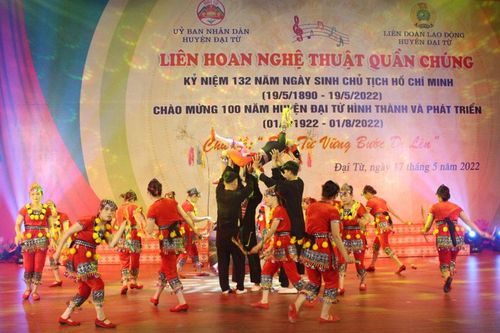 Liên hoan nghệ thuật quần chúng 'Đại Từ vững bước đi lên'