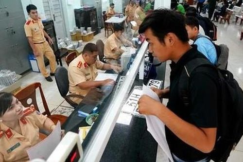 TPHCM: Công an xã thuộc 5 huyện và Đội CSGT CAQ.Bình Thạnh cấp biển số xe