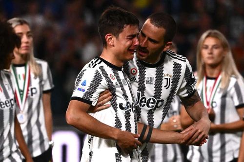 Paulo Dybala bật khóc trong trận đấu cuối cùng trên sân nhà của Juventus