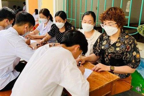 Đẩy mạnh tư vấn, khám CSSKSS cho vị thành niên, thanh niên ở huyện miền núi