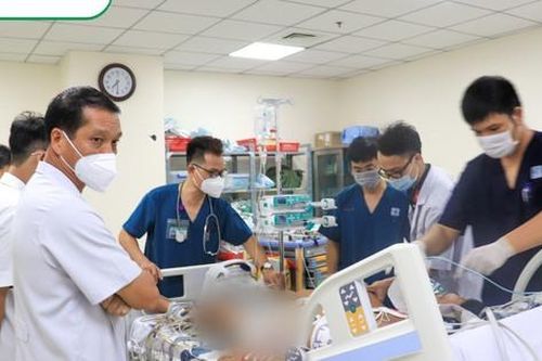 Đưa bệnh nhân nguy kịch từ Trường Sa về đất liền bằng trực thăng cấp cứu