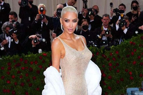 Nhà thiết kế phản đối Kim Kardashian mặc váy của Marilyn Monroe