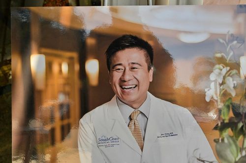 Vị bác sĩ anh hùng trong vụ xả súng tại nhà thờ ở quận Cam