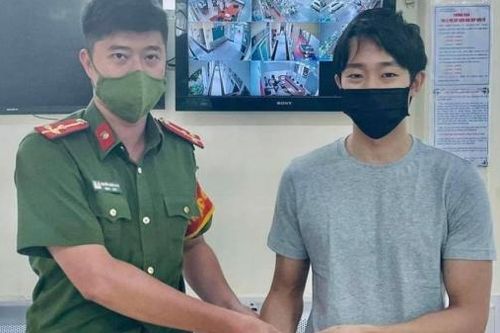 Hành động đẹp của người Hà Nội để lại dấu ấn trong lòng du khách