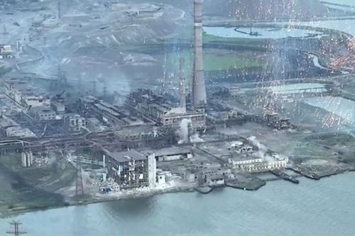 Sơ tán binh sĩ Ukraine khỏi nhà máy Azovstal