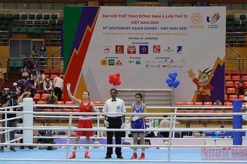 Hạt giống số 1 Boxing Việt Nam Nguyễn Thị Tâm thắng knock-out đối thủ trong 30 giây