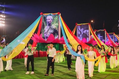 Khai mạc Lễ hội Làng Sen - Liên hoan Tuồng và Dân ca kịch toàn quốc