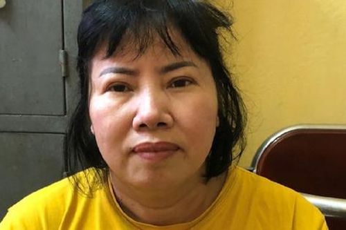 Bàn giao 'tú bà' trốn nã hơn 10 năm