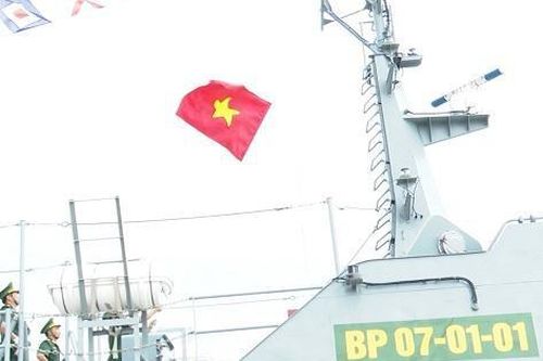 Tiếp nhận và Thượng cờ tàu tuần tra cao tốc BP 07-01-01 thế hệ mới