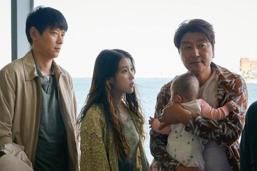 Phim 'Broker' của IU, Song Kang Ho, Kang Dong Won dựa trên câu chuyện có thật
