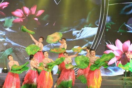 Trang trọng khai mạc Lễ hội Làng Sen 2022