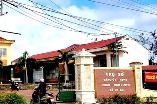 Chủ tịch UBND xã bỏ cơ quan đi... du lịch