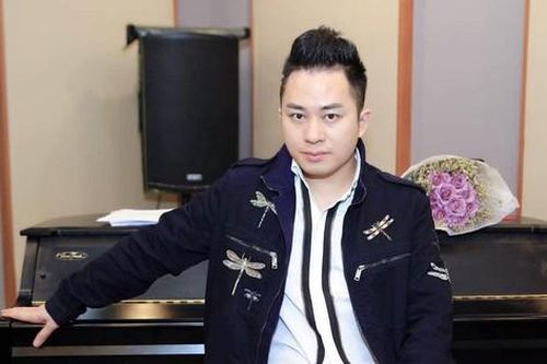 Tùng Dương đâu chỉ biết 'lên đồng'!