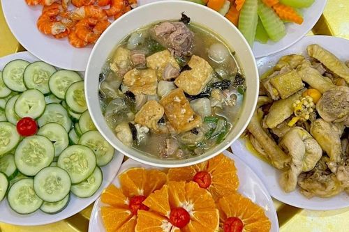 Những mâm cơm nhà ngon mắt của cô giáo dạy Văn