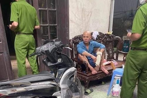 Nghi án chồng chém vợ nhiều nhát ngay tại nhà riêng ở Hà Nội