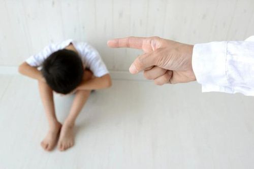 Việc làm của cha mẹ khiến con trai bất hiếu, số 3 nhiều gia đình mắc phải