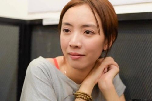 Thu Trang nghẹn ngào nói lời tiễn biệt mẹ lần cuối: 'Chị Bảy an yên nhé, mọi chuyện để con lo'