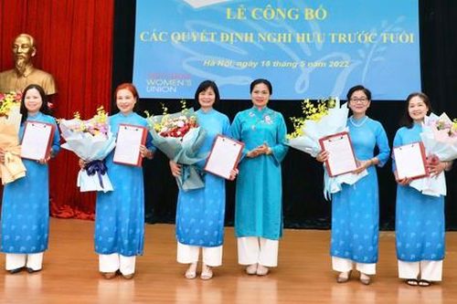 Công bố Quyết định nghỉ hưu và nghỉ công tác chờ đủ tuổi nghỉ hưu đối với cán bộ Hội LHPN Việt Nam