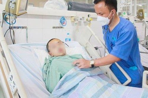 Hạ thân nhiệt chỉ huy cứu bệnh nhi xuất huyết não nguy kịch