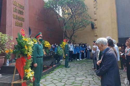 Tôn vinh báo chí cách mạng Việt Nam qua trưng bày ''Đứng lên và cất tiếng''