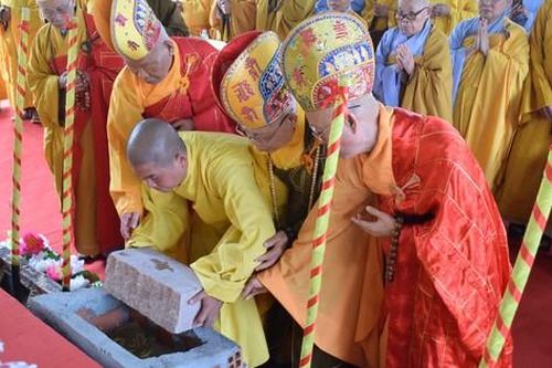 Lễ đặt đá đại trùng tu chùa Sanh Liên (Bình Định)