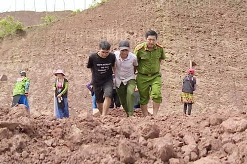 Trưởng Công an xã 'tuyên chiến' với cây thuốc phiện