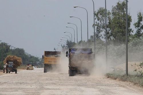'Binh đoàn' xe tải cày nát đường ven biển nối 2 khu kinh tế Quảng Nam–Quảng Ngãi
