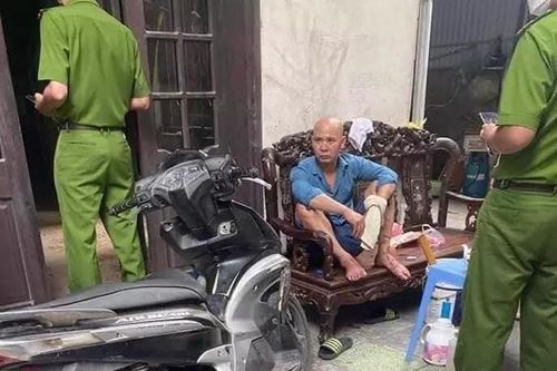 Hà Nội: Nghi án chồng chém vợ nhiều nhát ngay tại nhà riêng