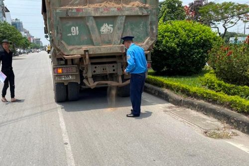 Xử phạt gần 50 nghìn trường hợp phương tiện vi phạm vệ sinh môi trường