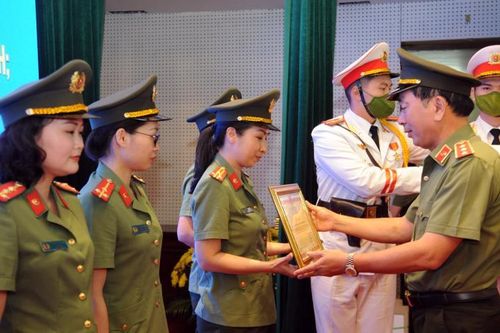 Phụ nữ Công an sẵn sàng đảm nhận khâu yếu, việc khó, vì nhân dân phục vụ