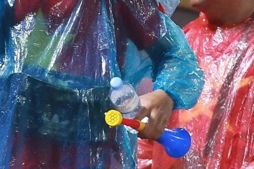 Kèn Vuvuzela bị cấm ở sân Việt Trì