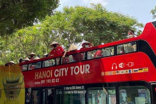 Đoàn VĐV cầu mây Thái Lan hào hứng khám phá Hà Nội