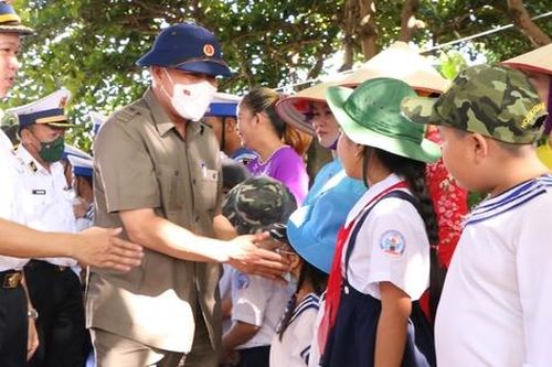 Đoàn công tác Đảng bộ Khối DN Trung ương thăm huyện đảo Trường Sa và nhà giàn DK1