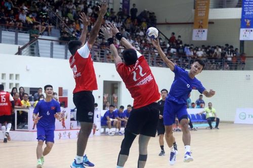 Bóng ném nam trong nhà Việt Nam giành Huy chương Vàng trước một lượt đấu