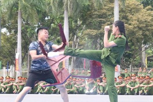 Chiến sĩ công an các tỉnh miền Trung thi tài võ thuật