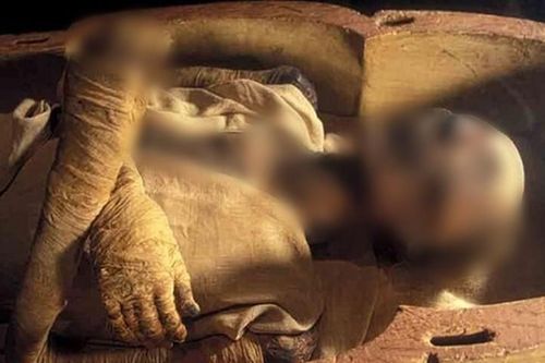 Khai quật mộ cổ, bất ngờ phát hiện xác ướp Pharaoh tóc đỏ lạ lùng
