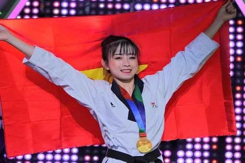 'Hot girl làng võ' Châu Tuyết Vân và những câu chuyện thăng trầm