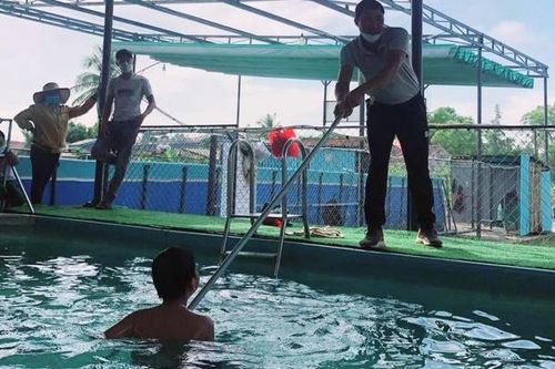 Lớp dạy bơi miễn phí 'khắc chế' đuối nước ngày hè