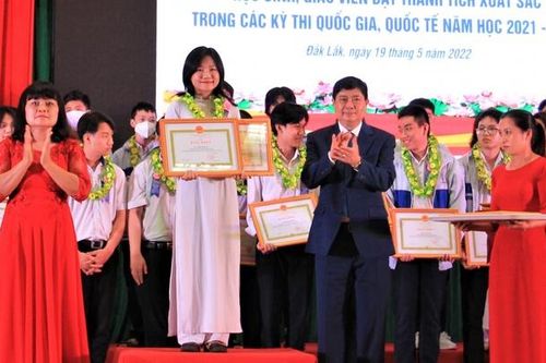 Đắk Lắk tuyên dương học sinh, giáo viên đạt thành tích xuất sắc trong các kỳ thi quốc gia, quốc tế