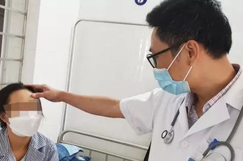 Người phụ nữ tắc mật, tổn thương gan vì ăn rau sống